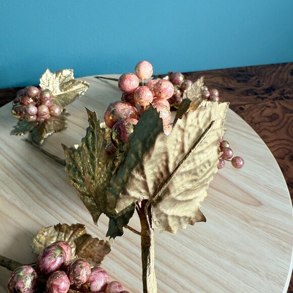 7 Vtg Gold & Peach Faux Grape Clusters Wired Sprigs Stems Gold Leaf Accent - Picture 7 of 13
